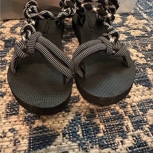 Arizona Love Trekky Sandals Black and White Size 38